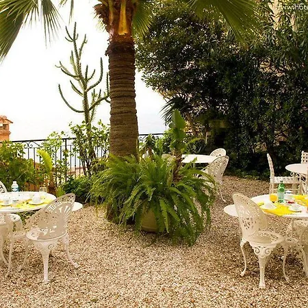 De Charme Regency Hotel